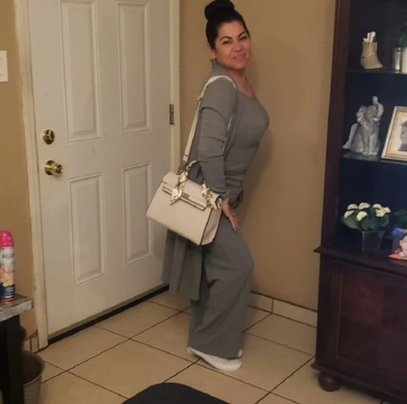 Meet your Posher, Triana - Picture 1 of 1